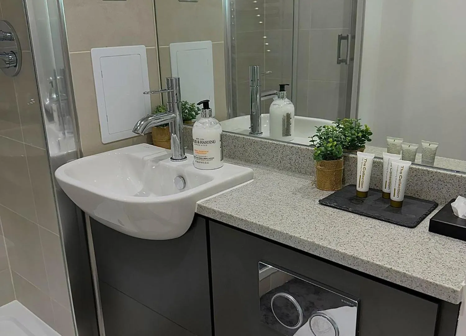 Lodge Kayz Lodge- Luxury Ensuite-Private & Shared Accommodation In A New House At The Olympic Village Overlooking Stratford Westfield And Tube Station London United Kingdom