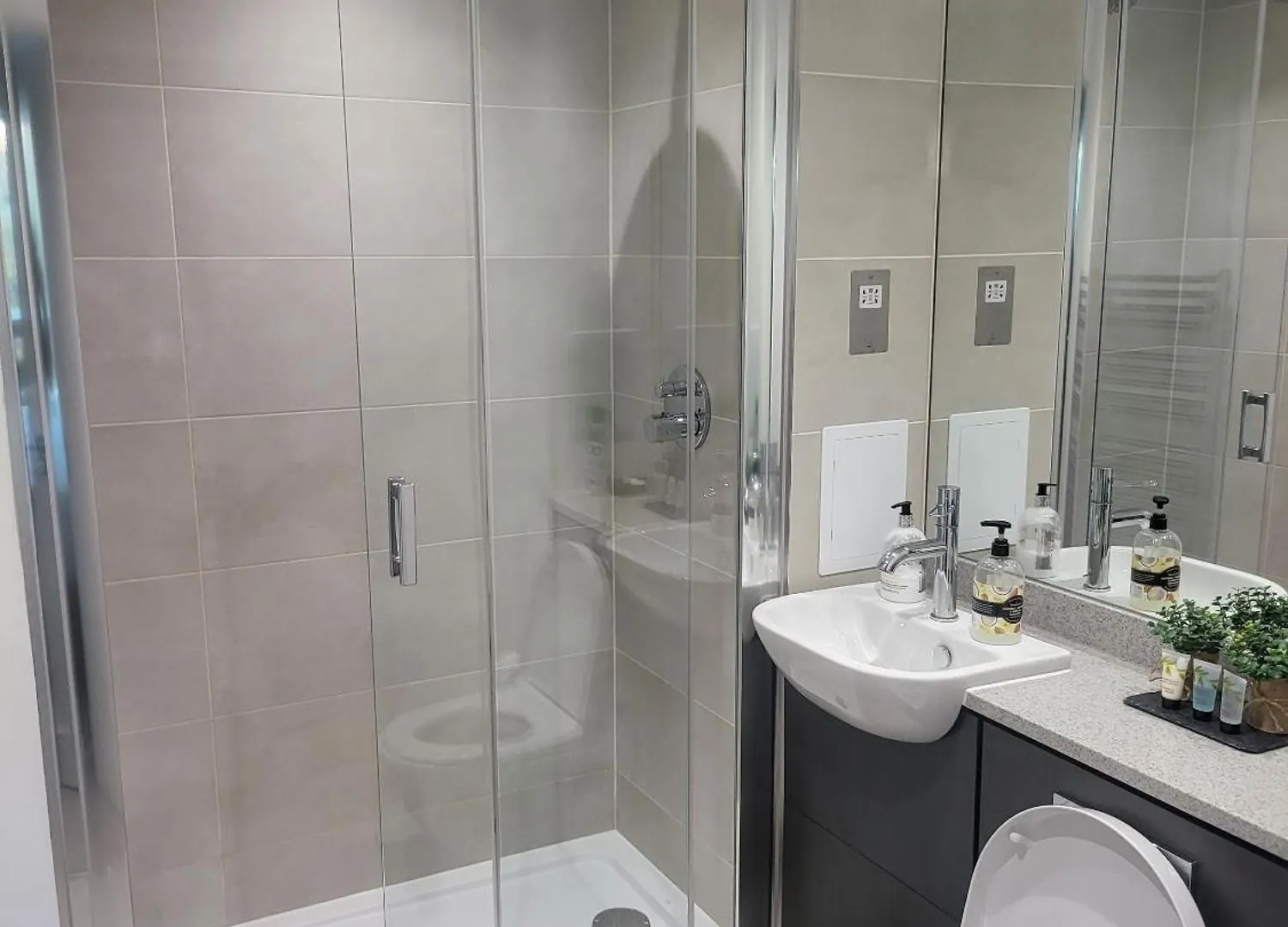 Lodge Kayz Lodge- Luxury Ensuite-Private & Shared Accommodation In A New House At The Olympic Village Overlooking Stratford Westfield And Tube Station London