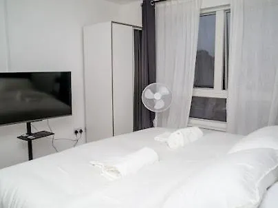 Lodge Kayz Lodge- Luxury Ensuite-Private & Shared Accommodation In A New House At The Olympic Village Overlooking Stratford Westfield And Tube Station London