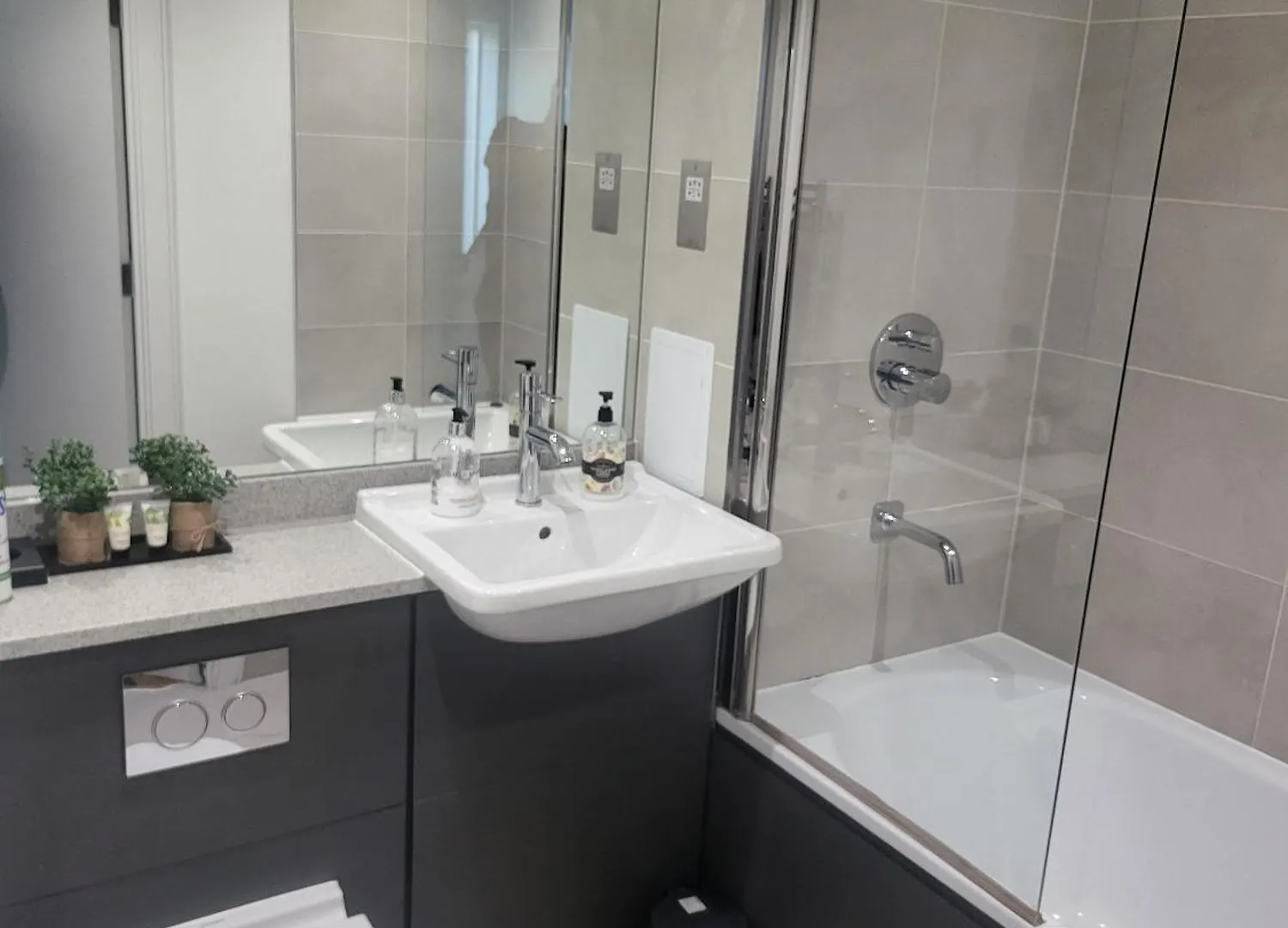 Kayz Lodge- Luxury Ensuite-Private & Shared Accommodation In A New House At The Olympic Village Overlooking Stratford Westfield And Tube Station London